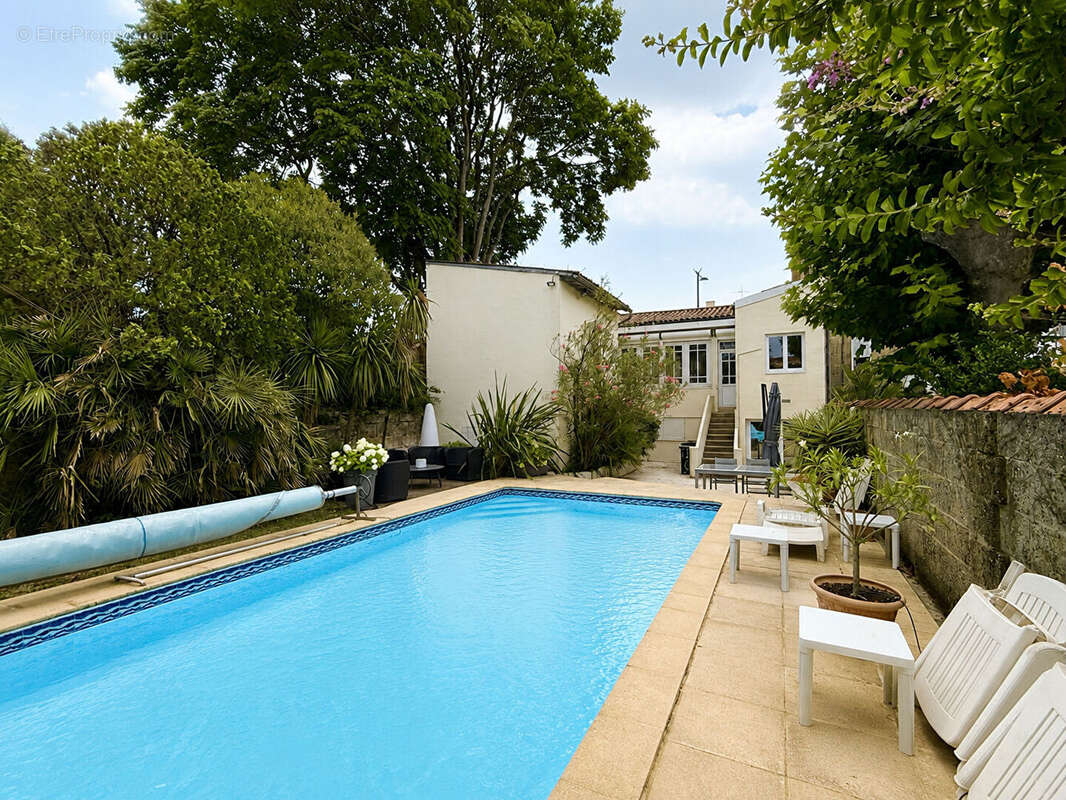 Maison 9 pièces à vendre à Bordeaux - Saint Genes - photo 2