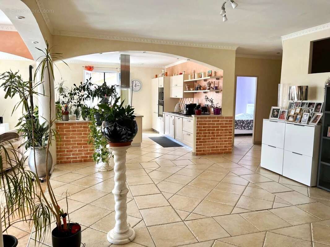 Maison à SOLLIES-TOUCAS