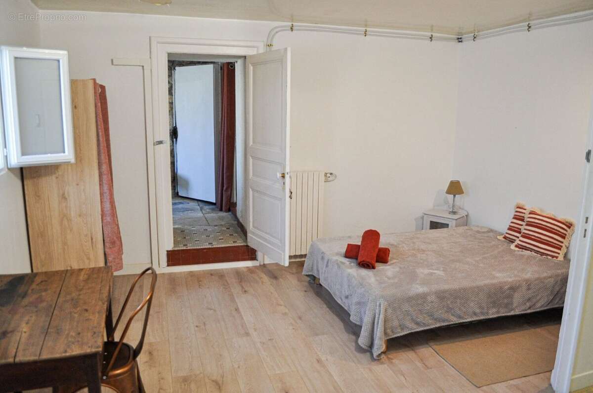 Maison en pierre - 247 m² - 8 chambres - Terrain 2 130 m² - Savignac-les-Églises - photo 8