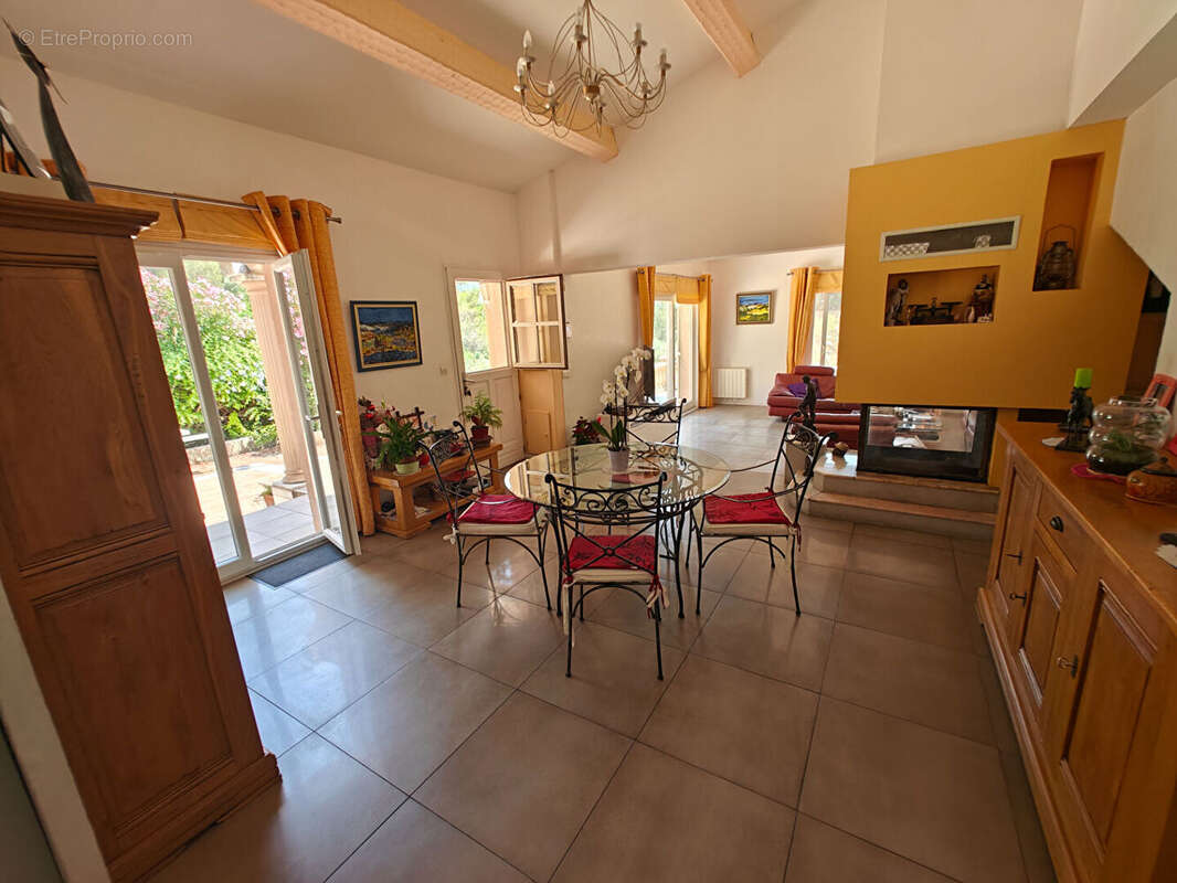 Toulon ouest limite le revest villa de 141 m² sur 3 500 m² de terrain paysagé avec piscine vue dégagée sur le mont faron calme a - photo 5