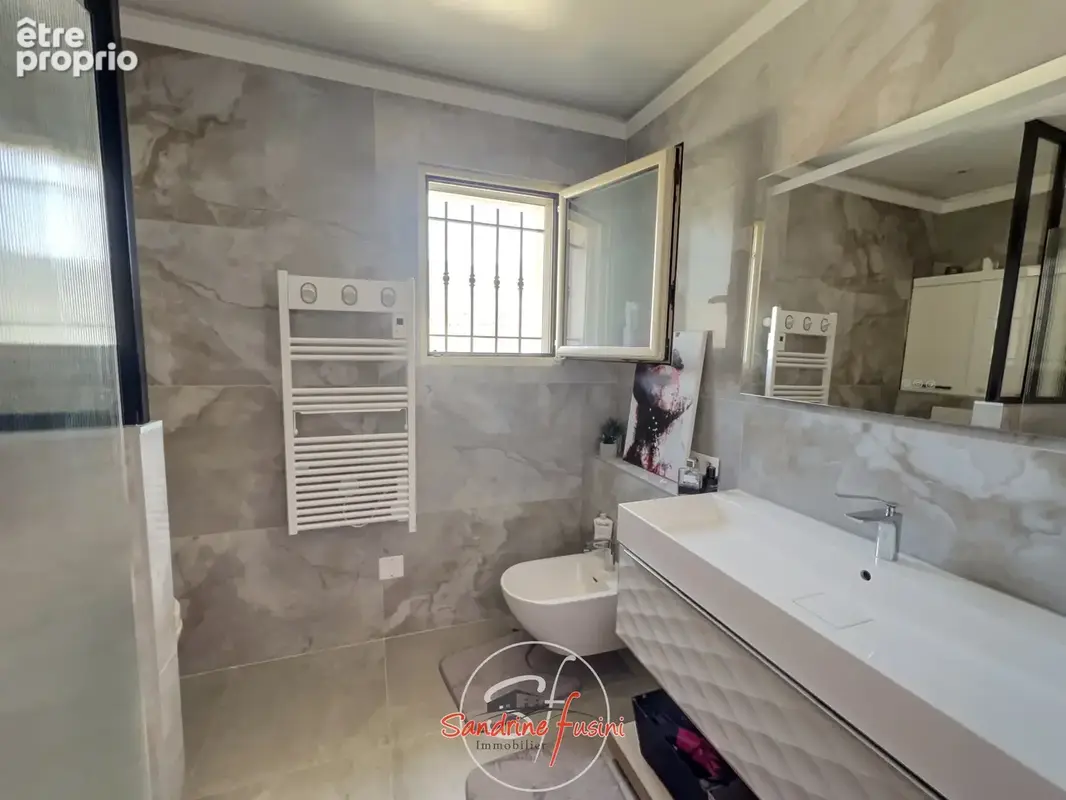 Superbe villa individuelle avec piscine, garage, abri voiture et terrain atttenant - photo 7