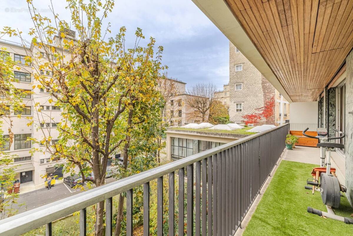 Appartement à PARIS-16E