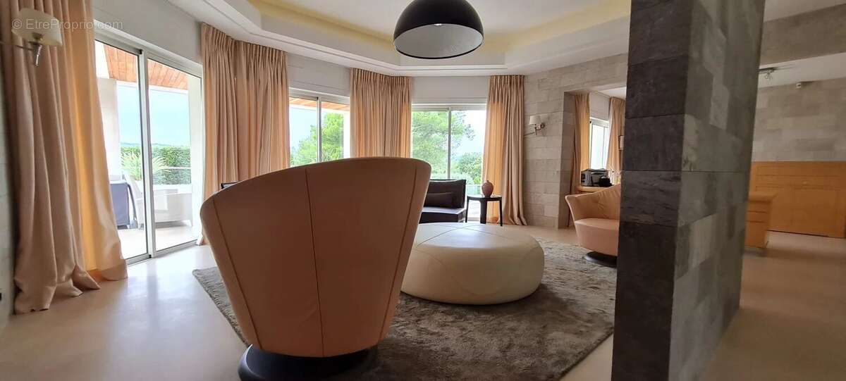 Maison à MOUGINS
