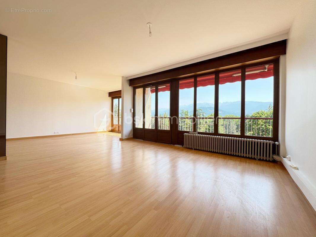 T4 traversant de 107,69 m², 3 chambres avec vue, rénové - photo 2