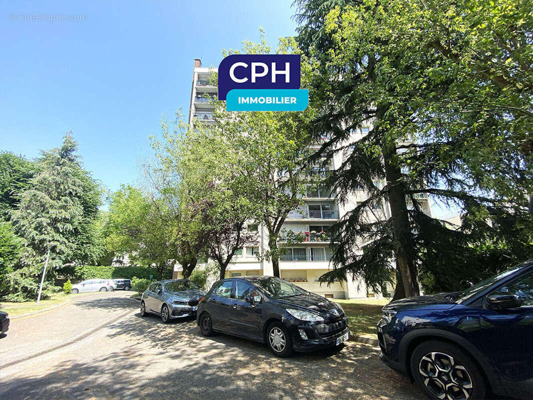 Appartement à GENNEVILLIERS