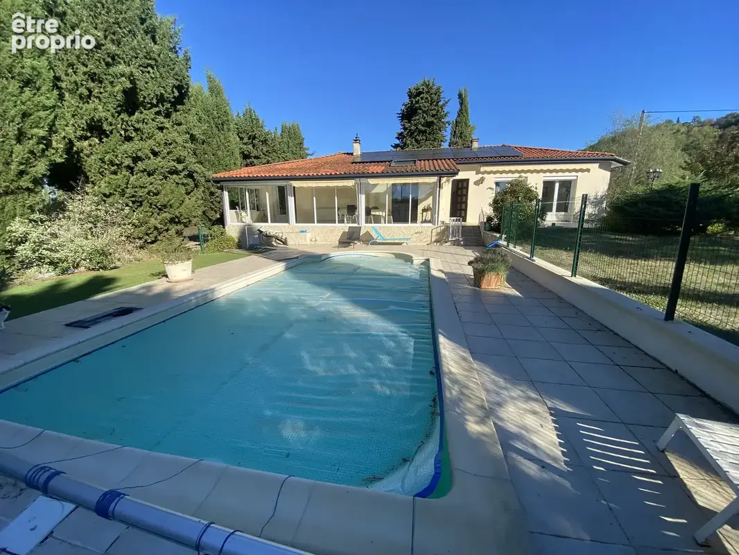 Plain-pied  avec piscine sur plus de 9 000 m2 de terrain - photo 1