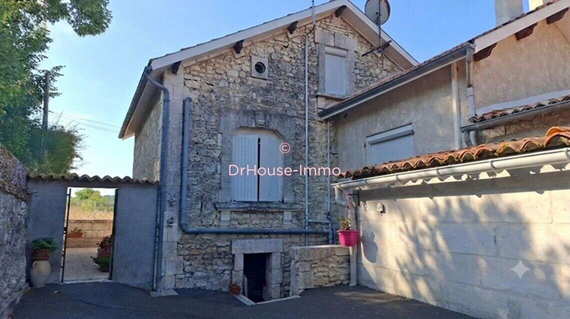 Maison 101 m² à Garat  - photo 3