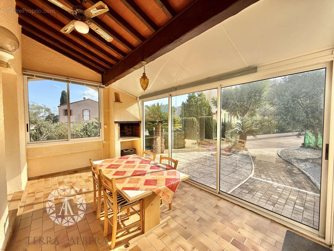 Maison à LAROQUE-DES-ALBERES