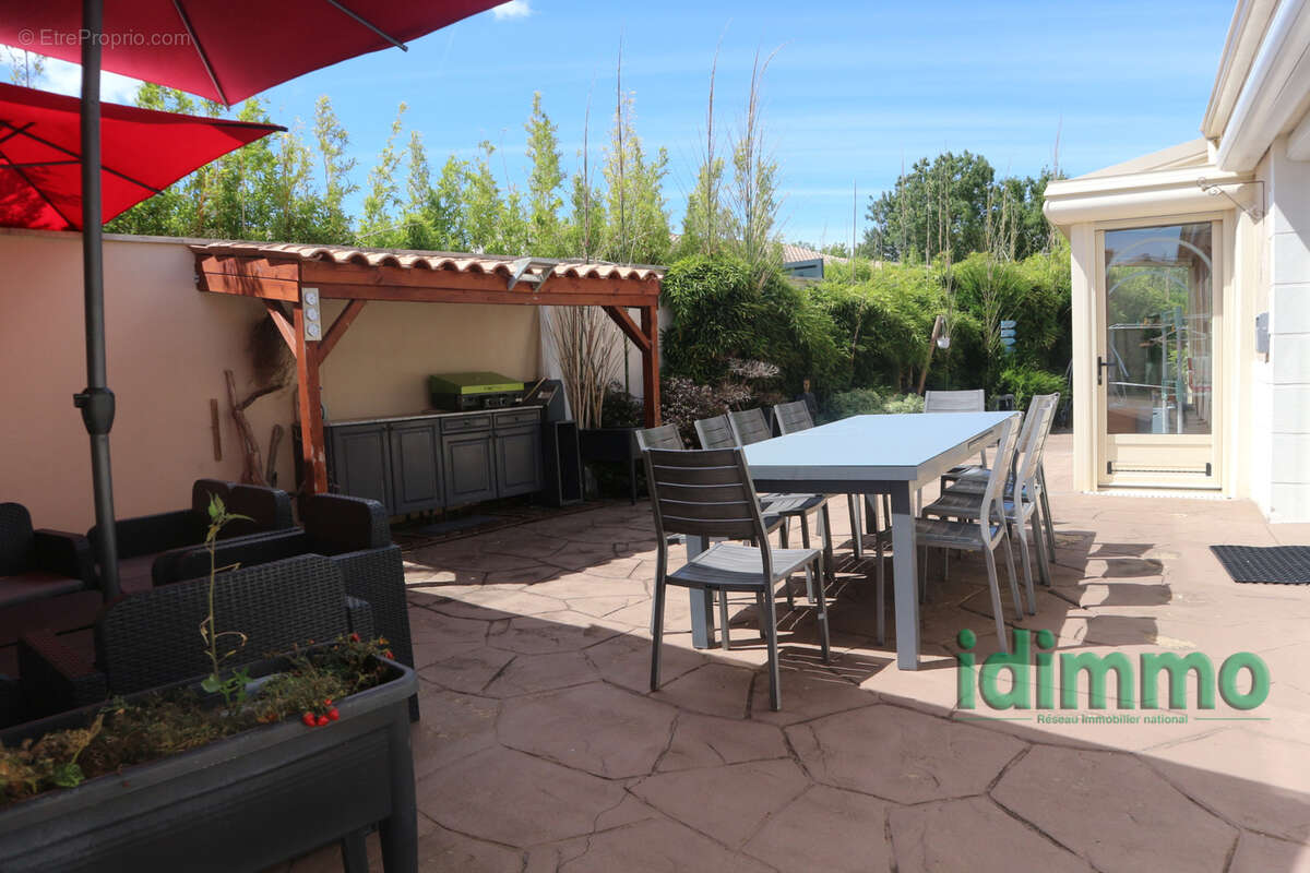 Magnifique ensemble immobilier de 350 m2, avec 2 logements , dans un lieu recherche, avec piscine sur un terra - photo 16
