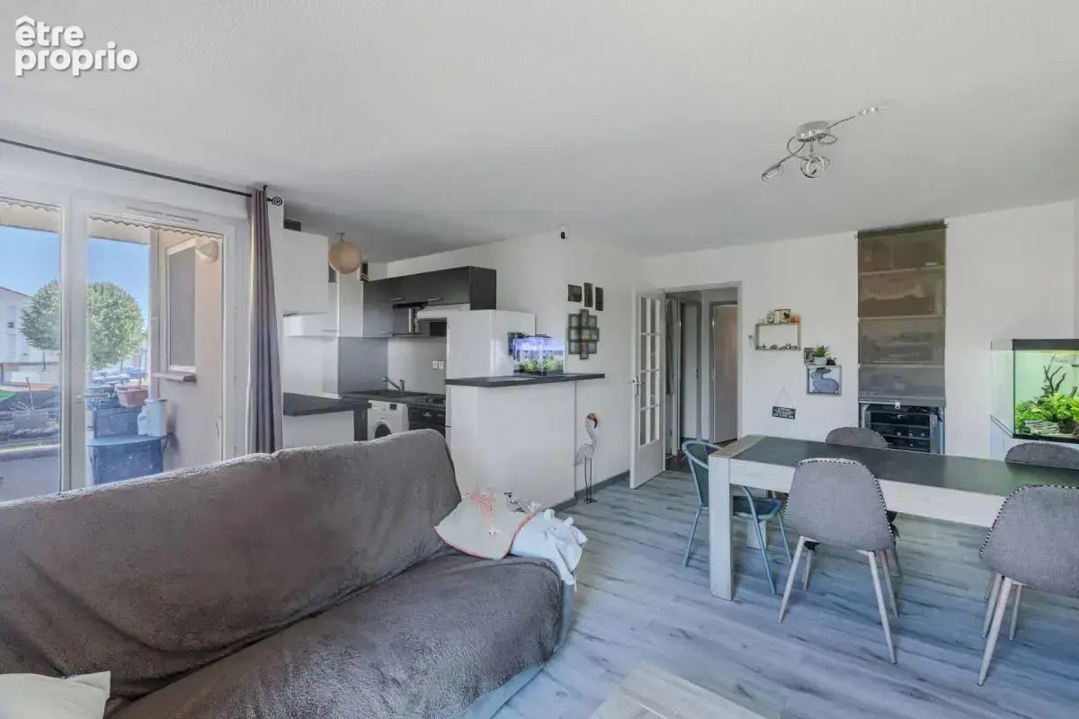 Appartement T3 avec terrasse Sud-Est et climatisation — Bruguières centre - photo 1