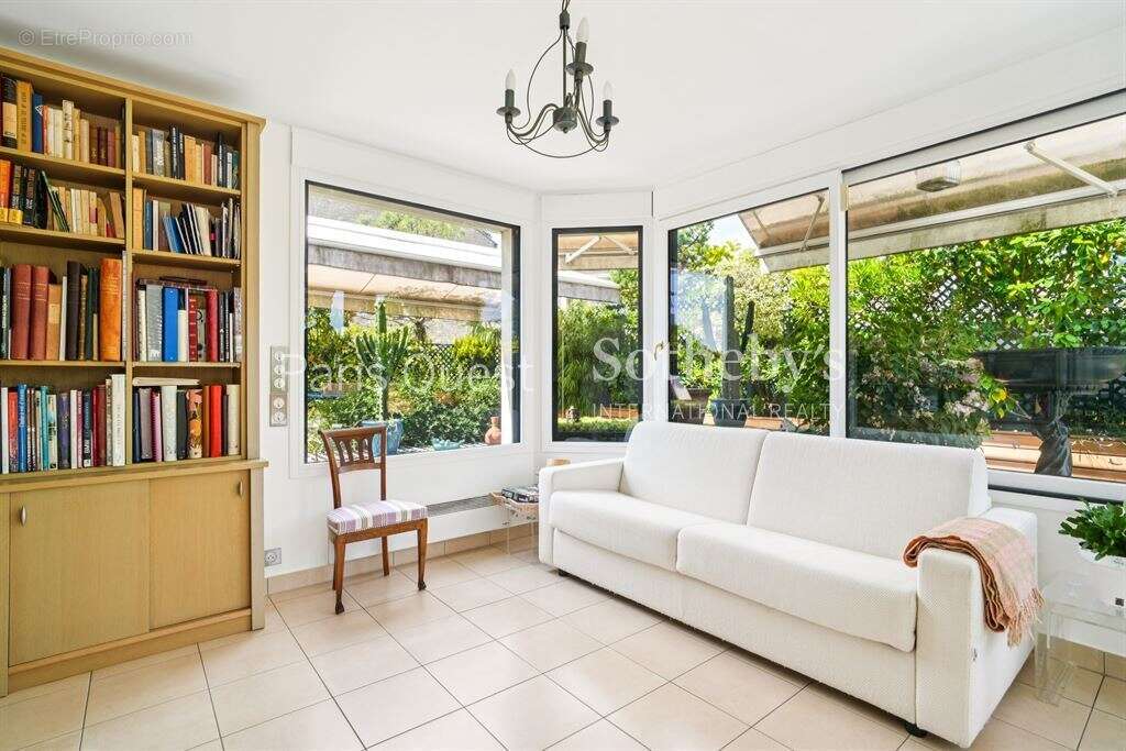 Appartement à NEUILLY-SUR-SEINE