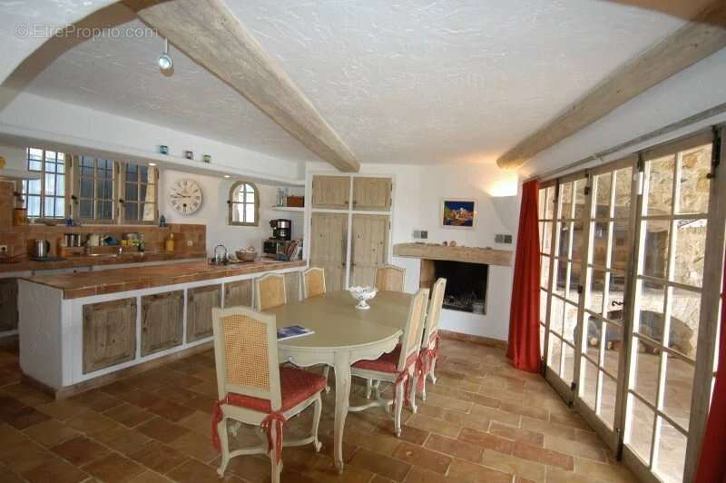 Maison à TOURRETTES-SUR-LOUP