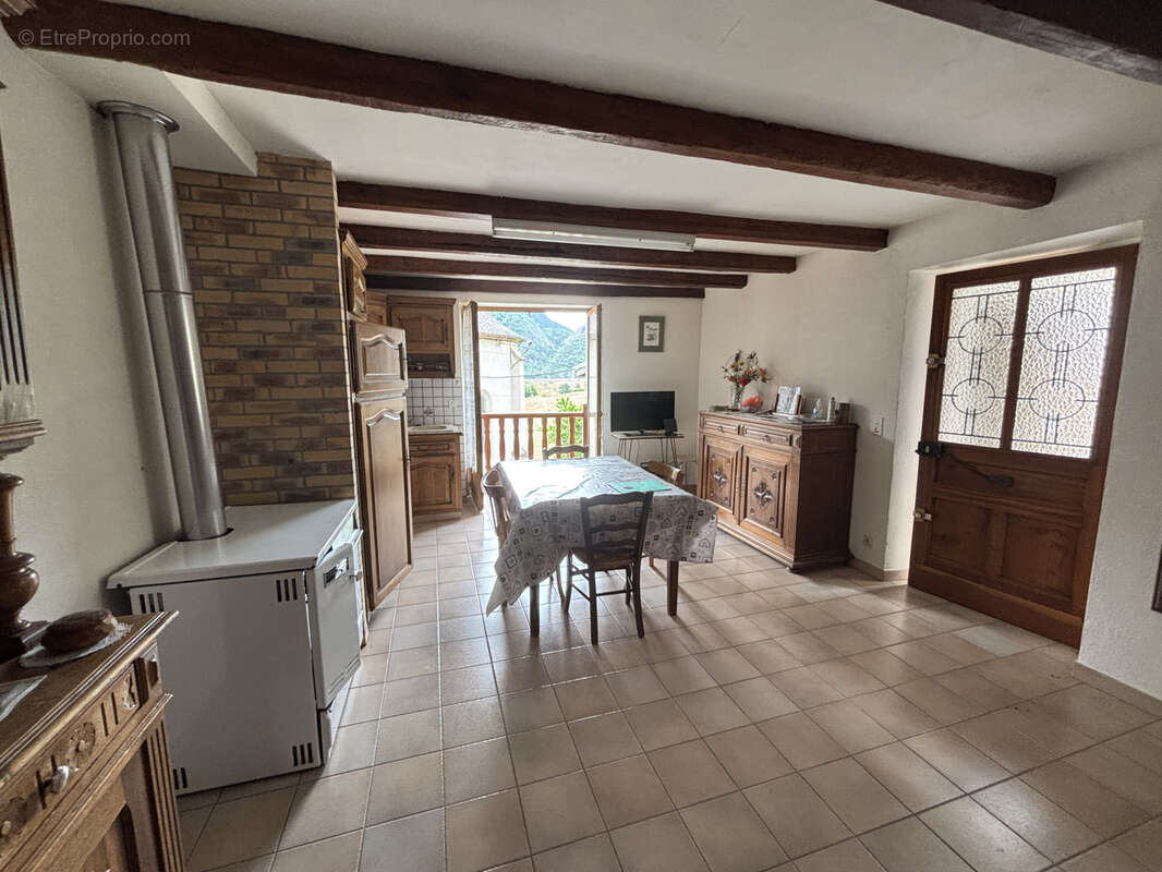 Maison à ESPINASSES