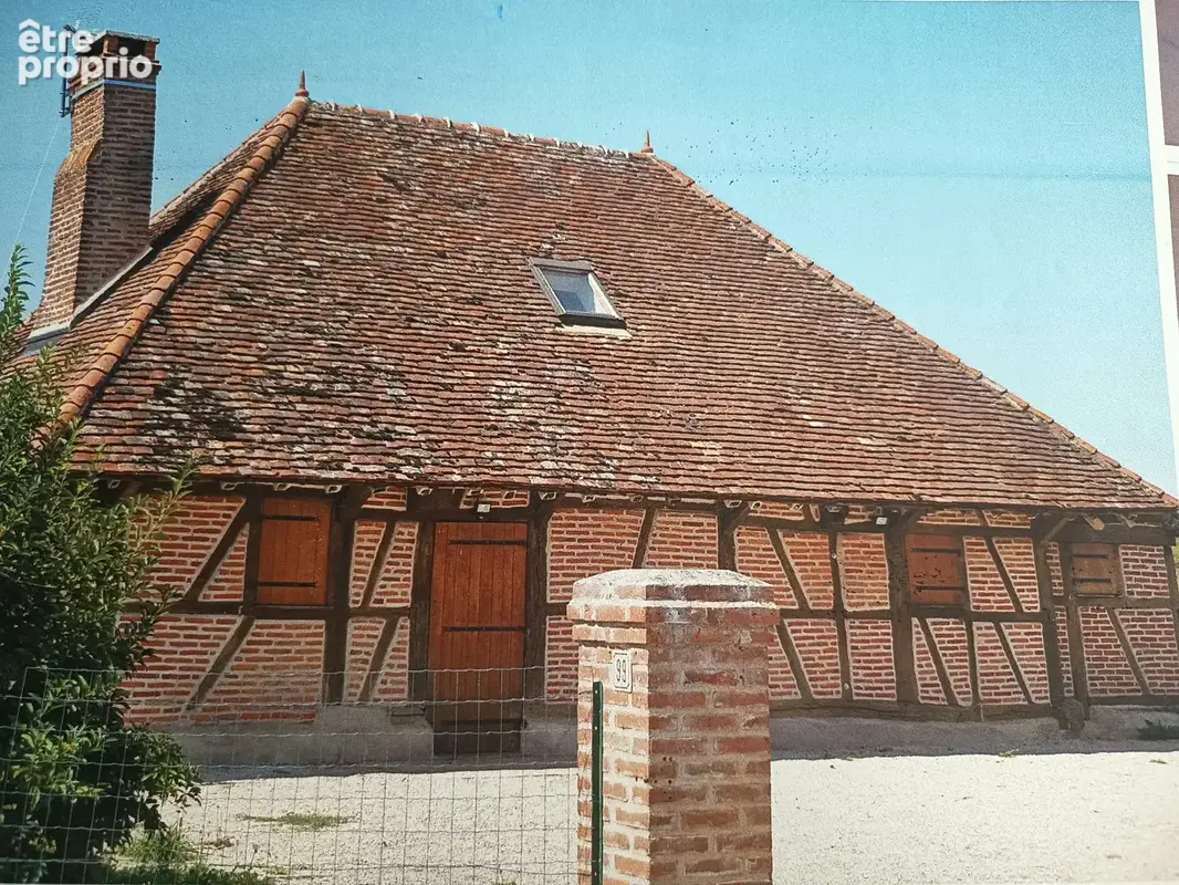 Fermette bressane rénovée   92 m2, 2 chambres et terrain de 2 462 m2 - photo 2