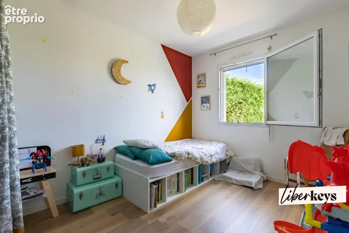Maison contemporaine - 5 chambres - 133m2 - photo 12