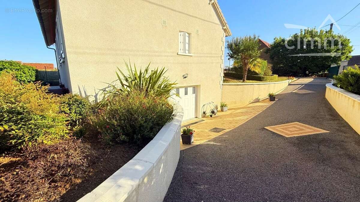 Maison à LA CHAPELLE-VENDOMOISE