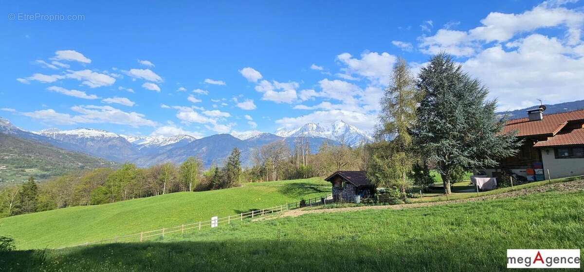 Terrain à DOMANCY