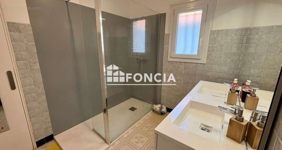 GIBAUDERIE Investissement locatif, maison de 6 chambres louées 450 euros chaque, rapport possible de 32400e annuel - photo 10