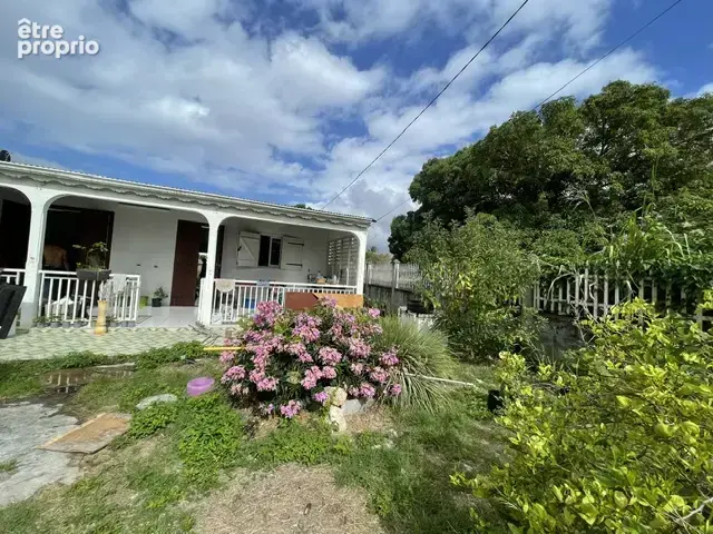 Photo Maison à Petit-Canal au prix de 255 700€