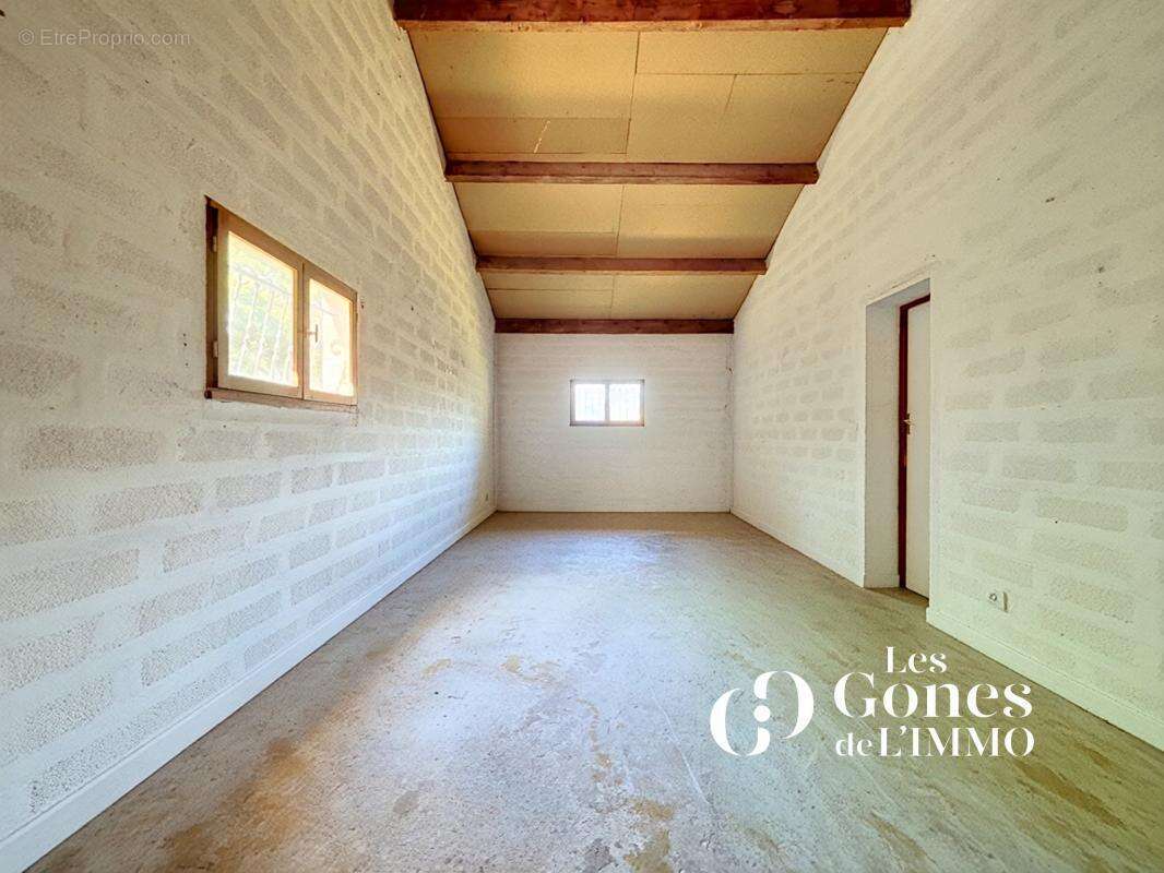 Genas  Maison familiale de 155 m2 avec 4 chambres, jardin de - photo 17