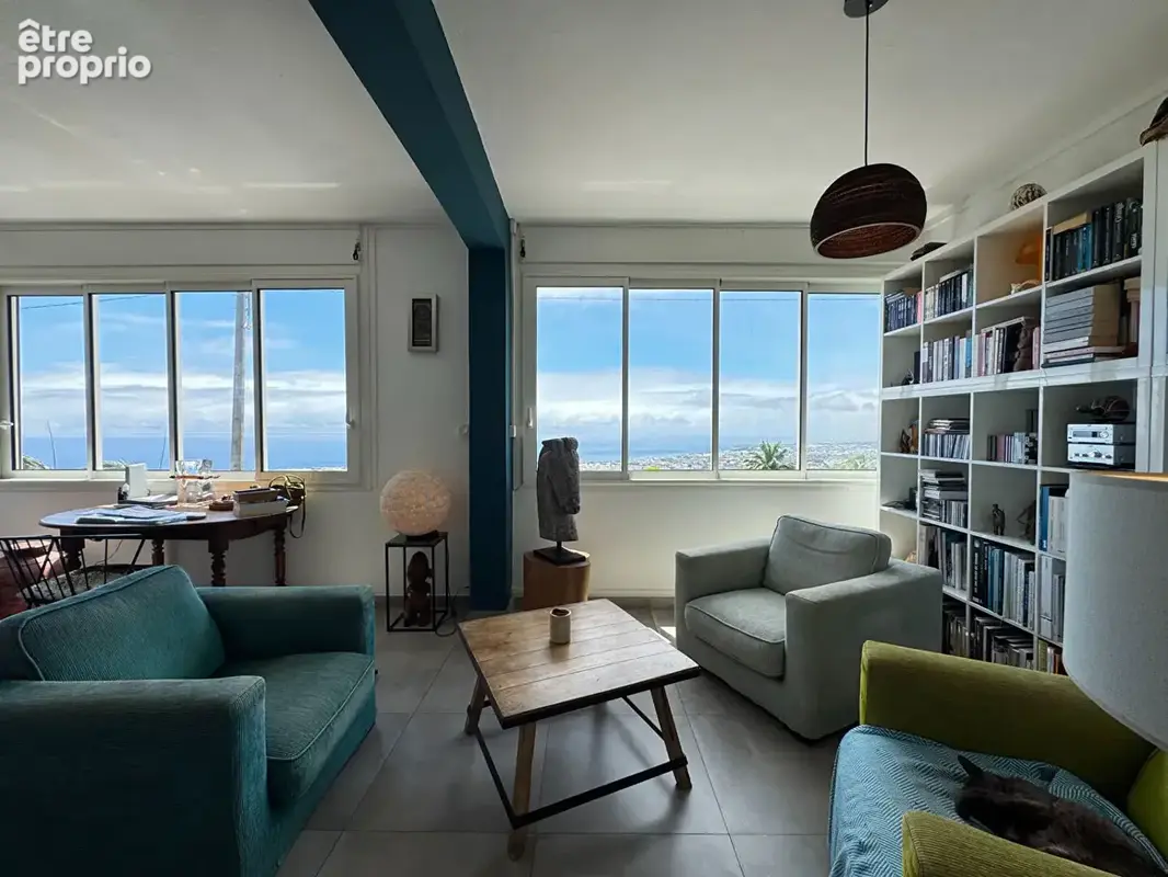 A VENDRE - Saint-Denis Bellepierre - Maison mitoyenne T6 avec varangue et vue mer - photo 5