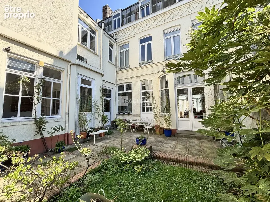 Maison 11 pièces 326 m² à vendre à Lille (59000) - photo 2