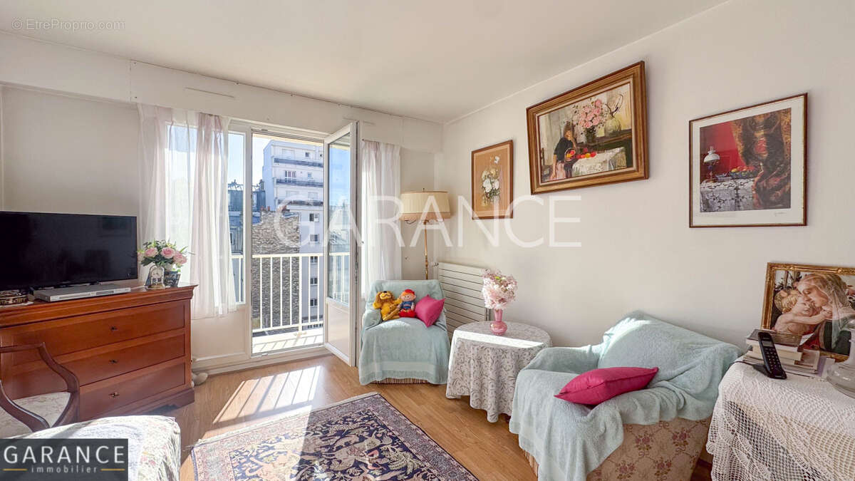 Appartement à PARIS-14E