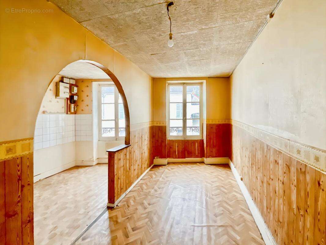 Maison à LA GUERCHE-SUR-L&#039;AUBOIS