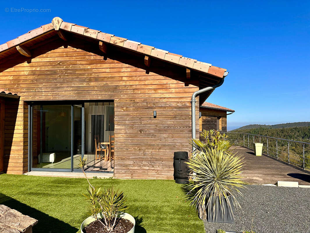 Maison à SAINT-CYR-LE-CHATOUX