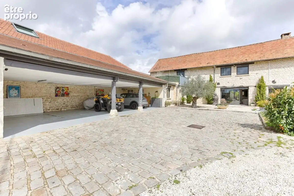 Corps de ferme rénové – 532 m² – 3 dépendances aménagées – Piscine - photo 2