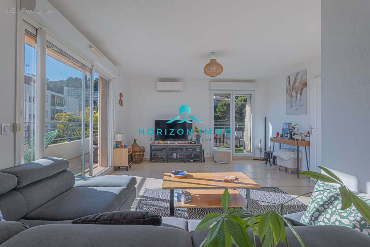 Appartement à SAINT-LAURENT-DU-VAR