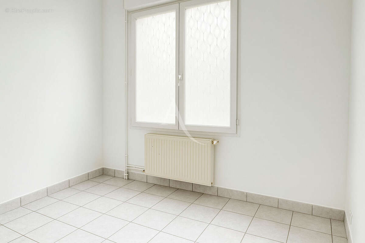 Maison à SAINT-THIBAULT-DES-VIGNES