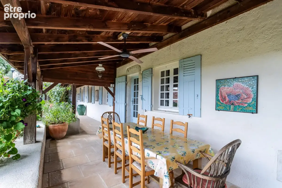 Maison de campagne avec piscine, atelier de poterie, dépendances et garage - photo 11