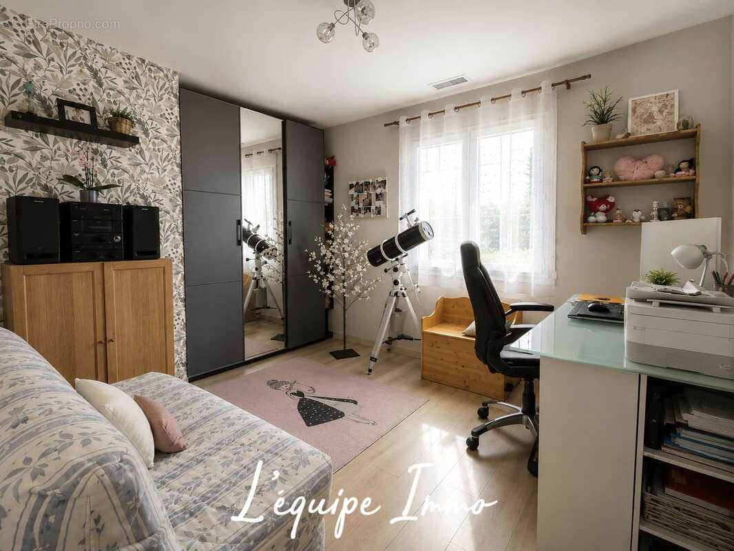 Maison familiale 200m2 avec piscine garage et terrain attenant - photo 8