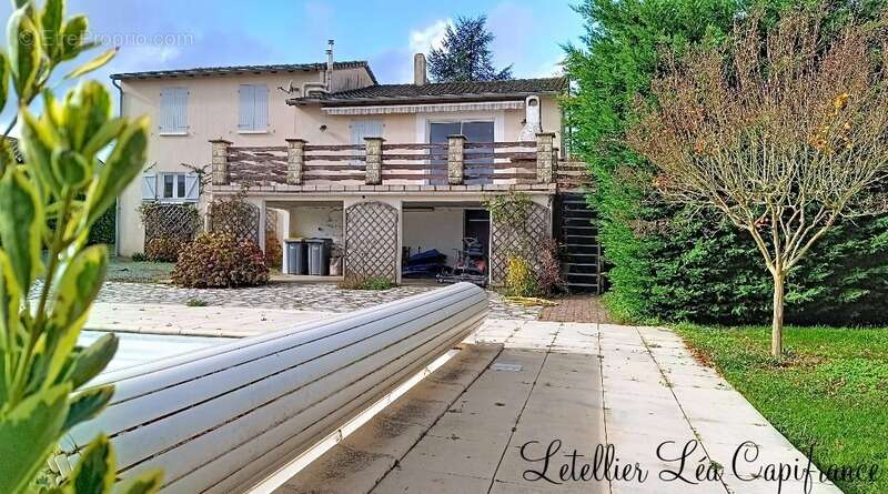 Maison à AZAY-LE-BRULE