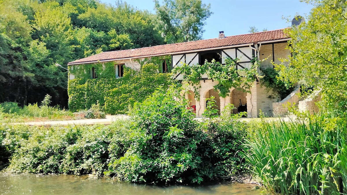 OVERVIEW - Maison à SAINT-CIERS-SUR-BONNIEURE