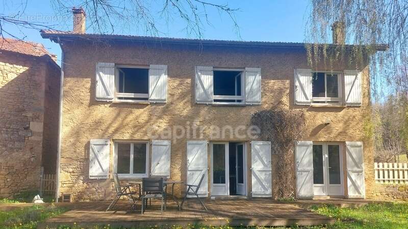 Maison au centre du village Prats du Périgord, 92m2, 4 pièces, 3 chambres, jardin, puits, grange avec fort potentiel - photo 8
