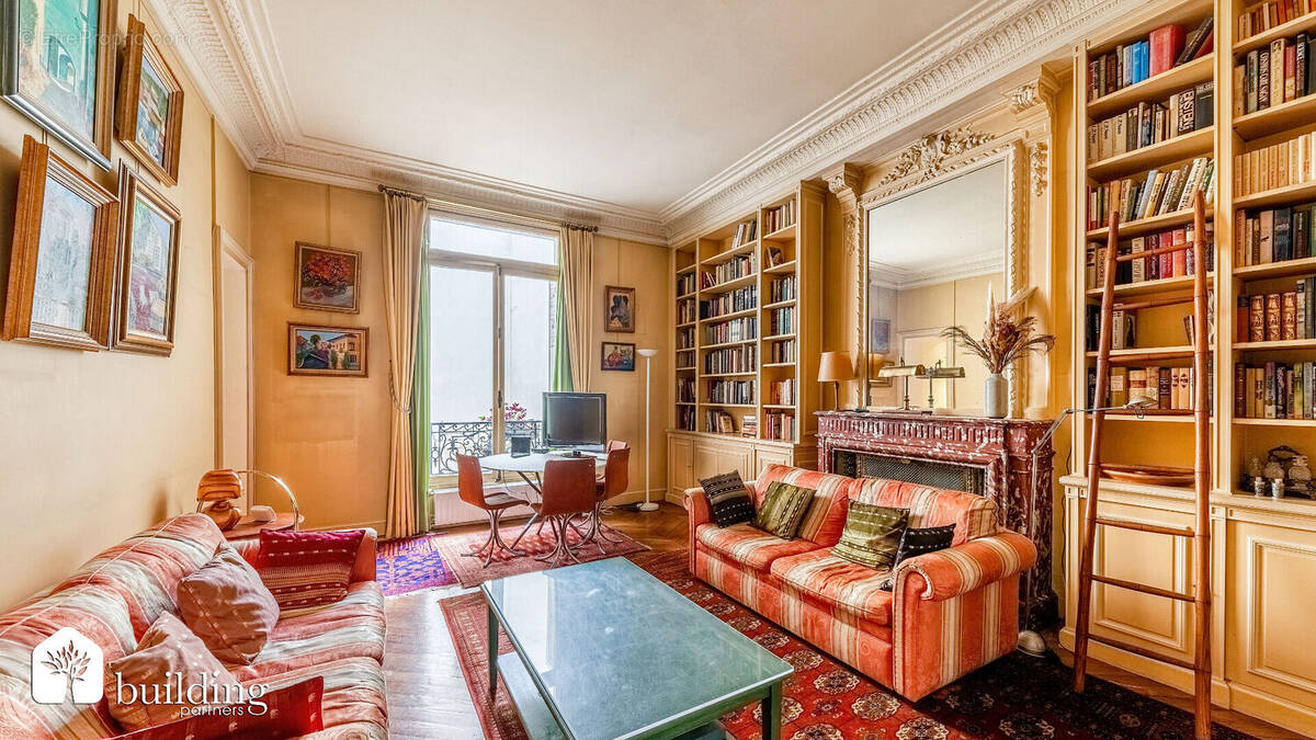 Appartement à PARIS-16E