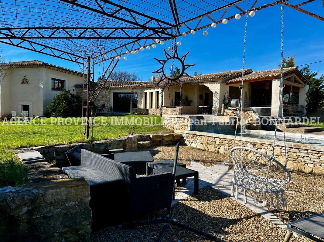 Maison à SAINTE-CECILE-LES-VIGNES