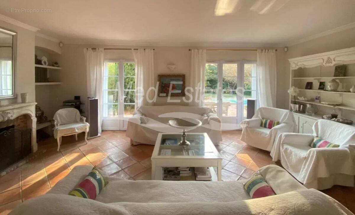 Maison à PLAN-DE-LA-TOUR