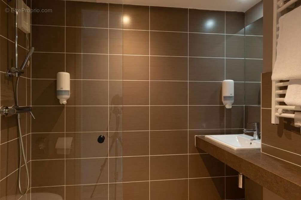 INVESTISSEMENT LOCATIF  SAINT-PRIEST  Résidence Affaires Eastlodge Lyon Est Eurexpo - 6,82 % de rentabilité - photo 4