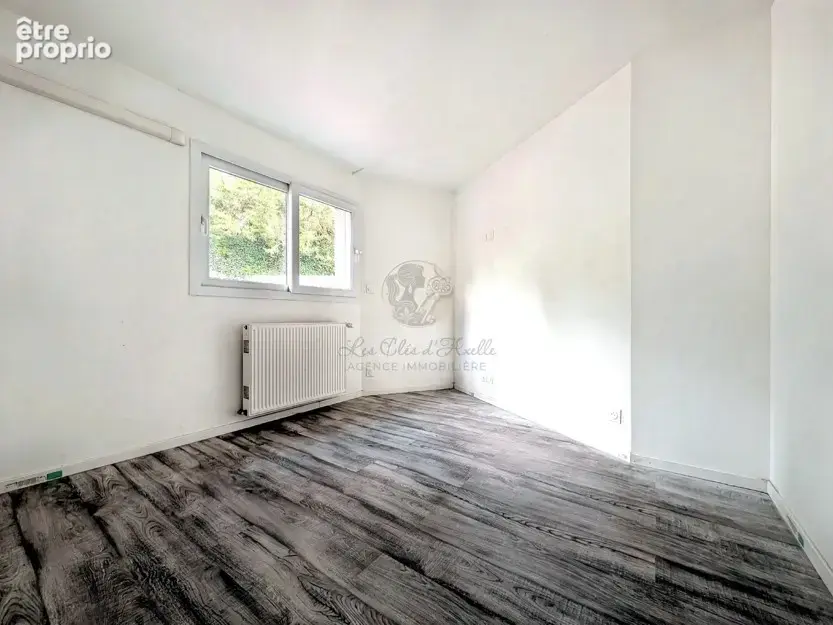 Maison de 160 m2 avec bureaux et locaux de stockage attenants de 110 m2 à Saint-Genis-Laval - photo 8