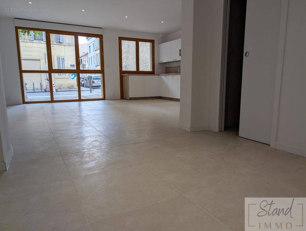 Commerce à MARSEILLE-5E