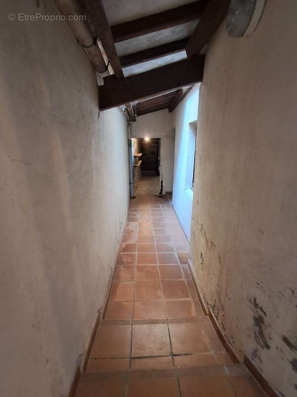 Maison de village traversante, grand garage, grange et fort potentiel – Pexiora - photo 14
