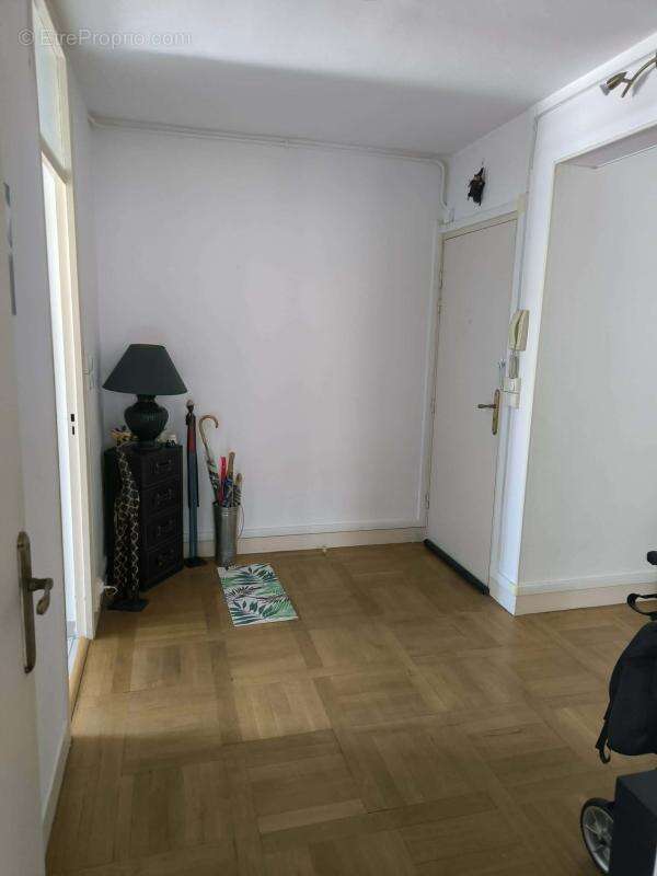 Appartement à BAGNOLS-SUR-CEZE
