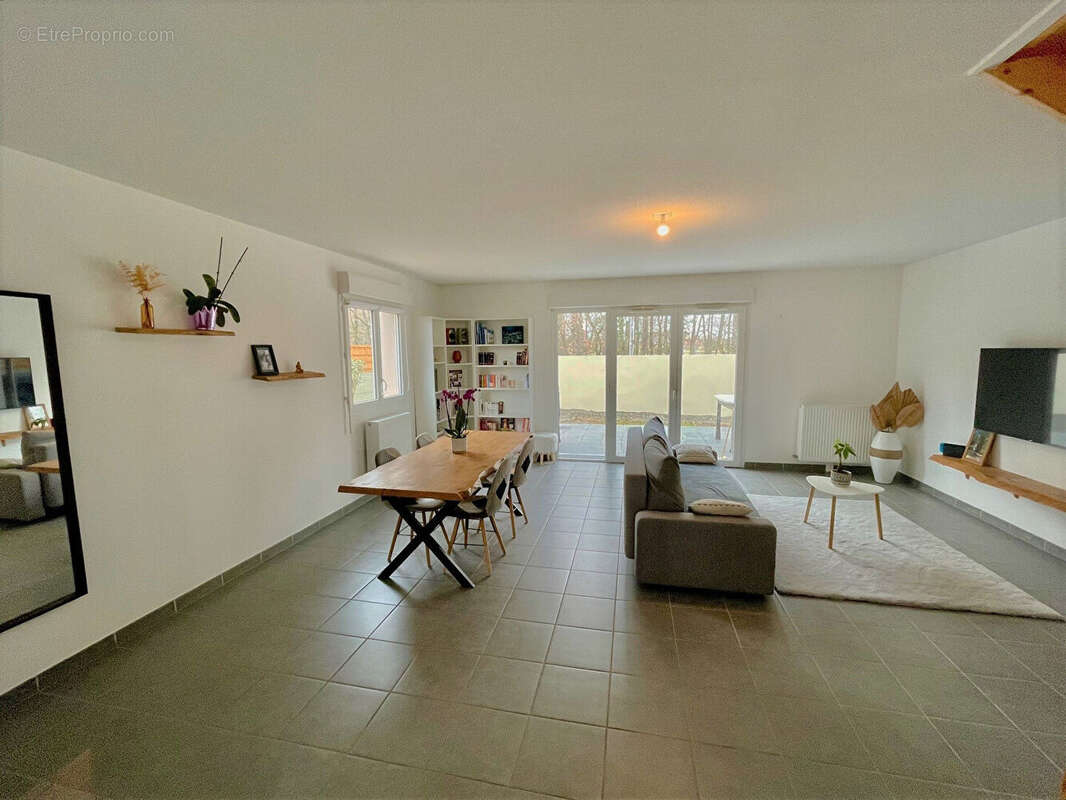 Maison à LA SALVETAT-SAINT-GILLES