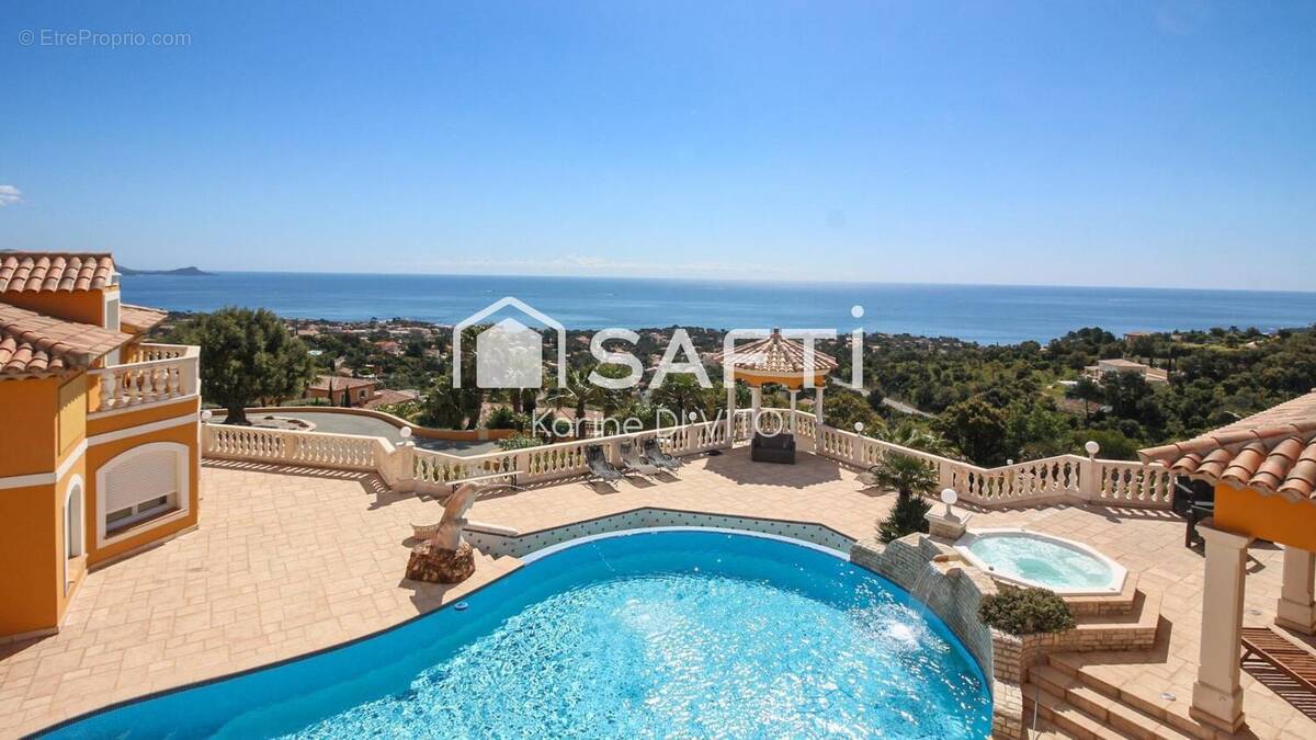 Photo 1 - Maison à ROQUEBRUNE-SUR-ARGENS