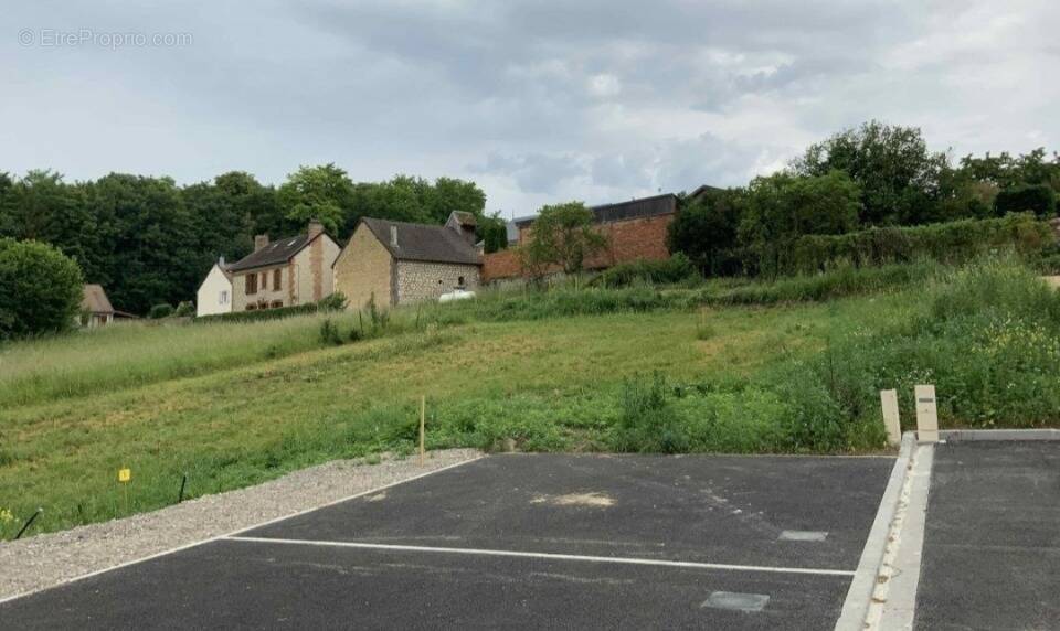 Terrain à COULOMMES-LA-MONTAGNE