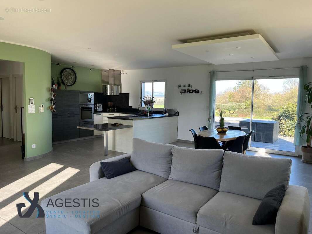   - Maison à LABRUGUIERE