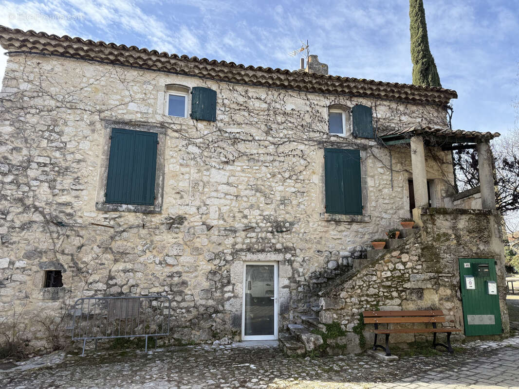 Appartement à LA GARDE-ADHEMAR